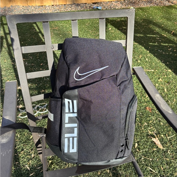 Nike Elite Pro Basketball Backpack Sports Gym 'Black White Metallic